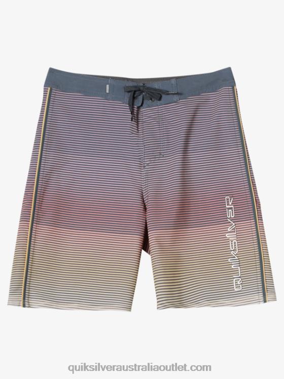 Quiksilver Boys 8-16 Surfsilk Massive 17 Boardshorts H2N4B1911 wheat