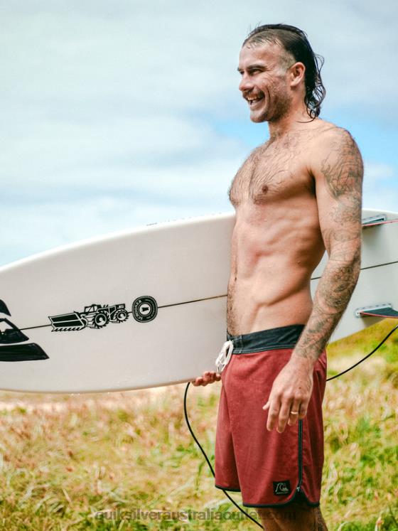 Quiksilver Men Original Scallop 18 Boardshorts H2N4B93 marsala